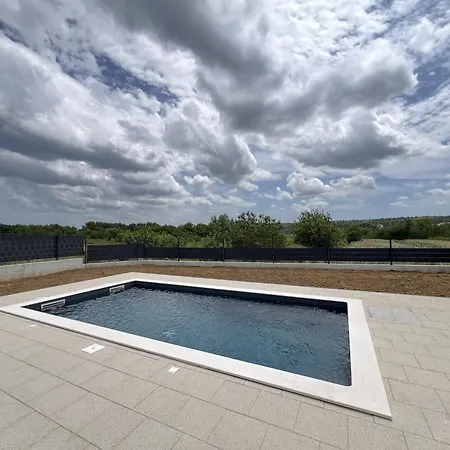 Ispo Volta Villa *