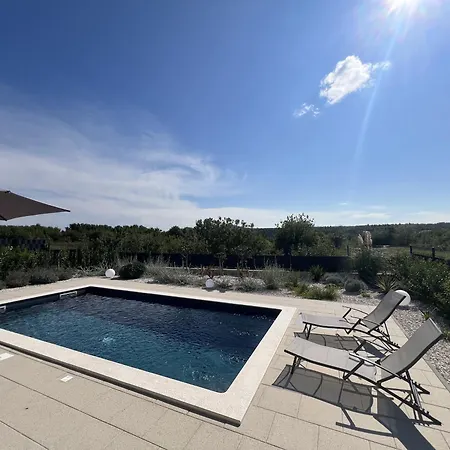 Ispo Volta Villa *